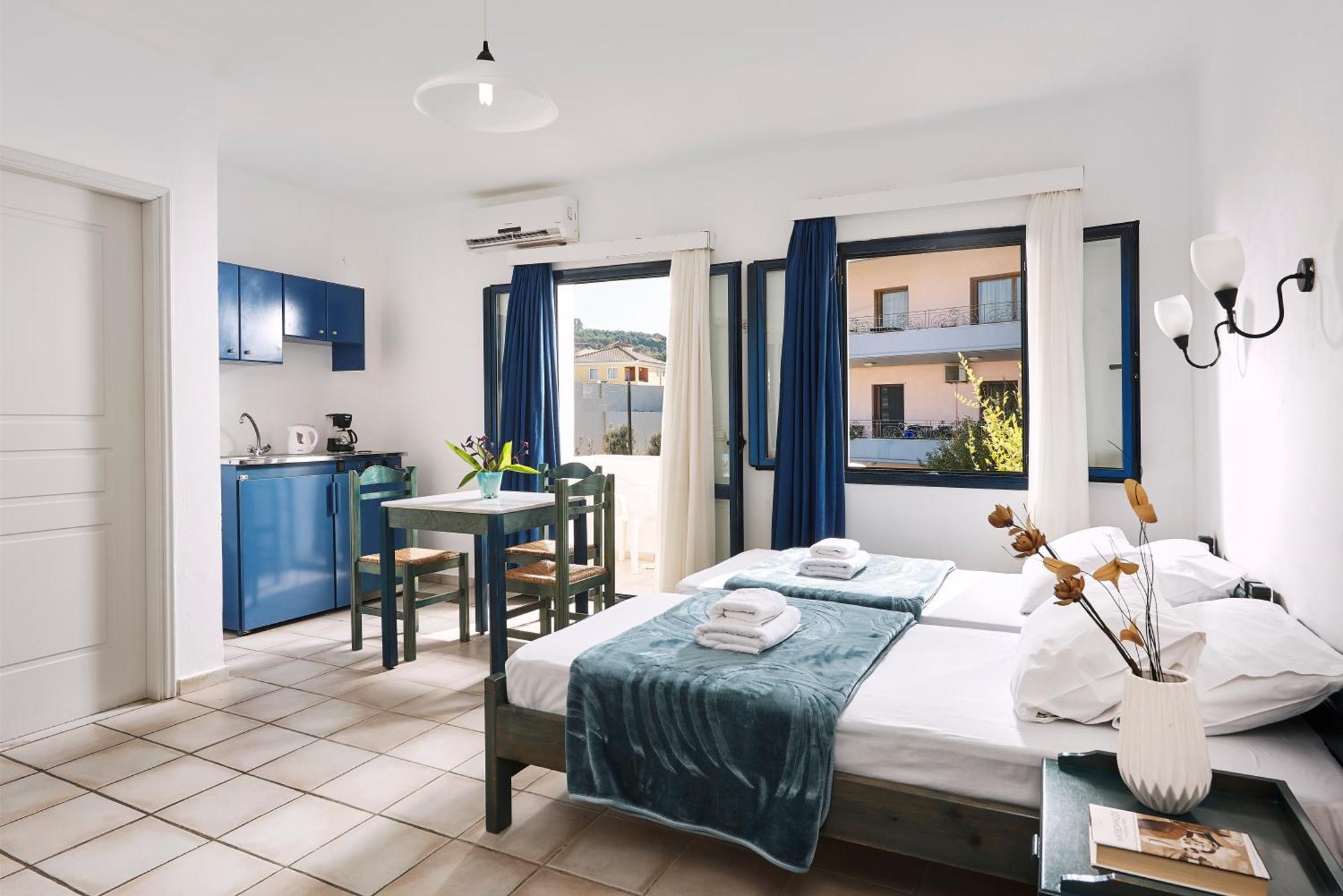 Eva Suites & Apartments Agia Marina  Exterior photo