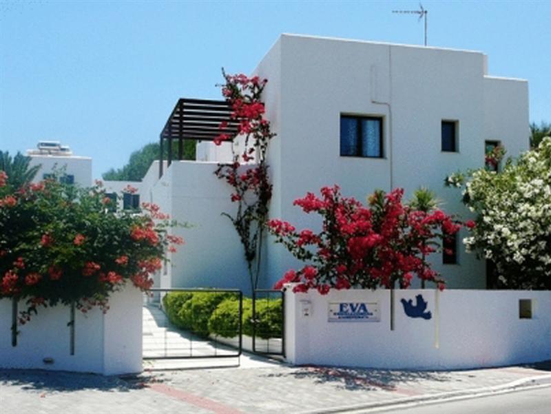 Eva Suites & Apartments Agia Marina  Exterior photo